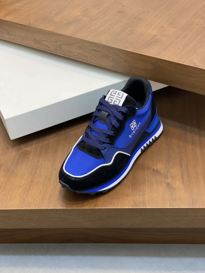 Stylish Gxvxnchy Sneakers 152840