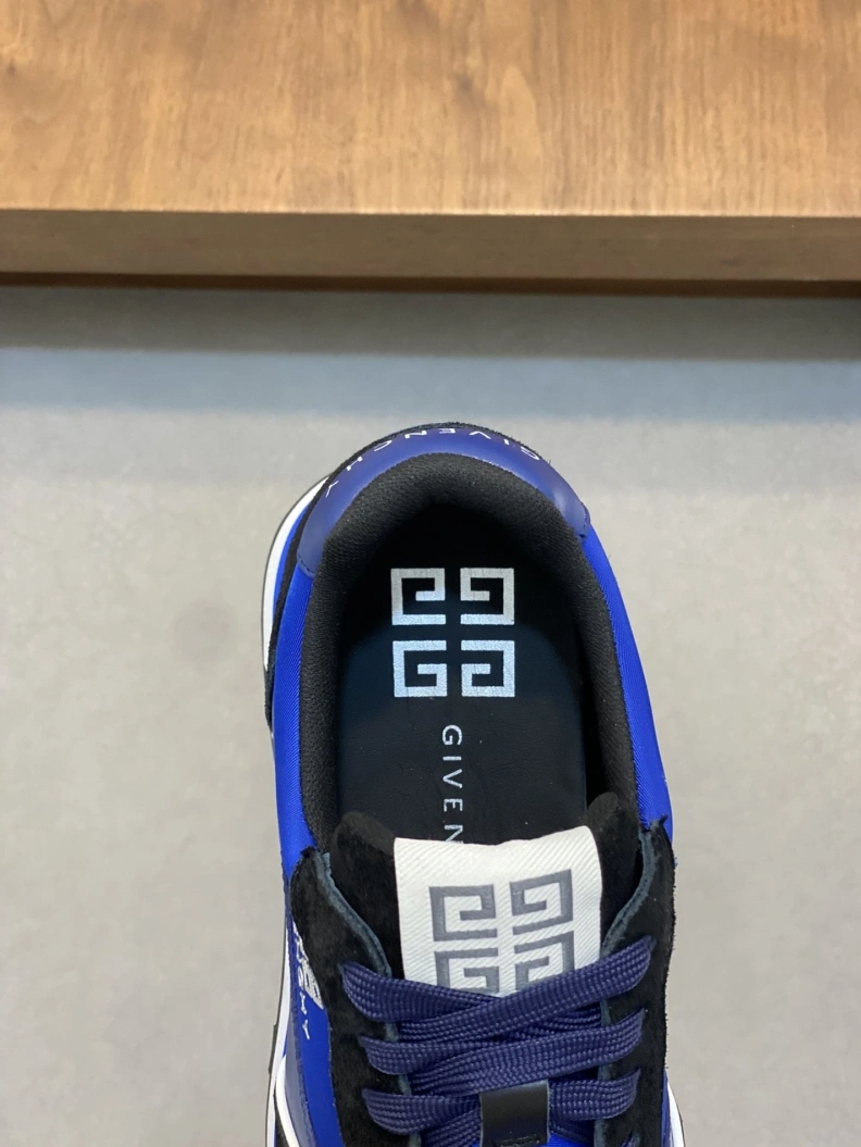 Stylish Gxvxnchy Sneakers 152840