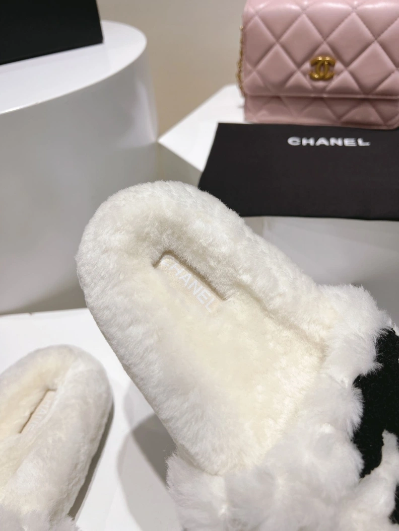Soft Chxnxl Slippers 120221