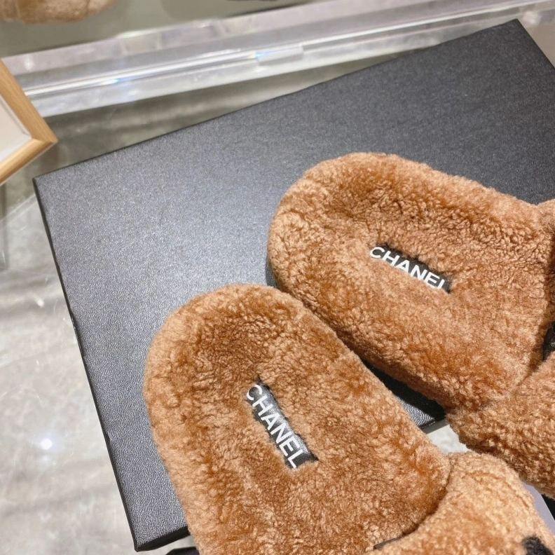 Classic Chxnxl Slippers 120218