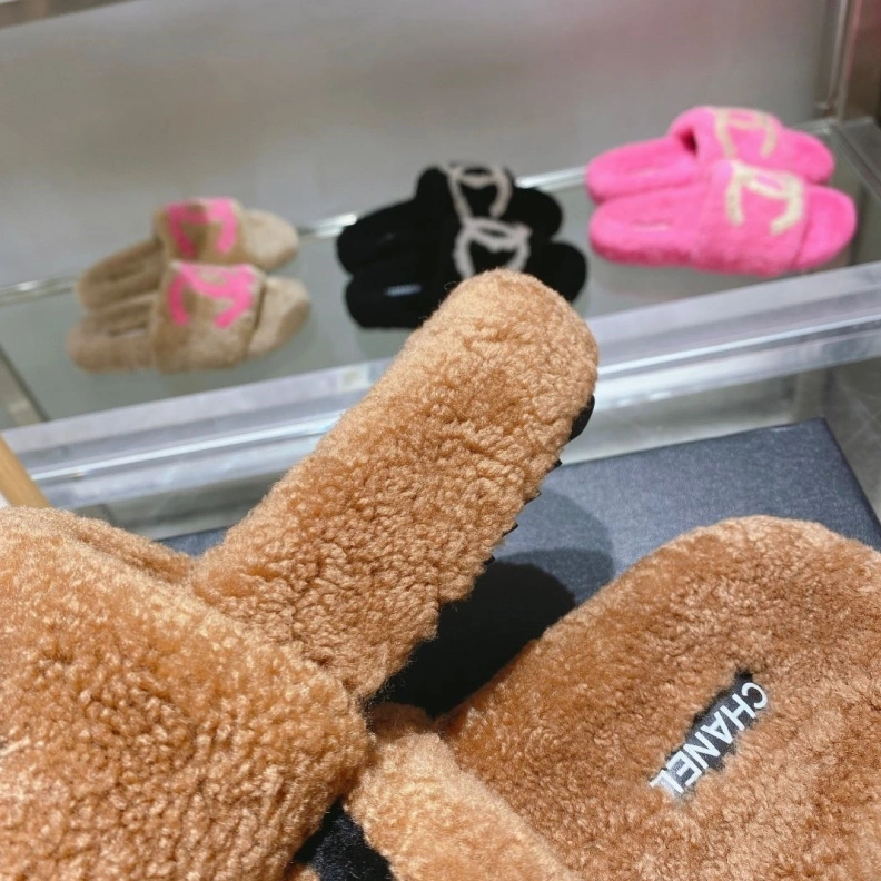 Classic Chxnxl Slippers 120218