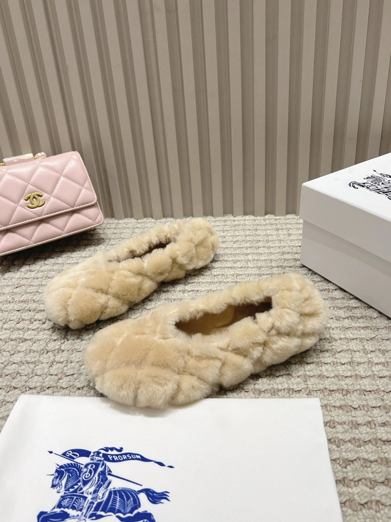 Trendsetting Bxrbxrry Flat Shoes 114907
