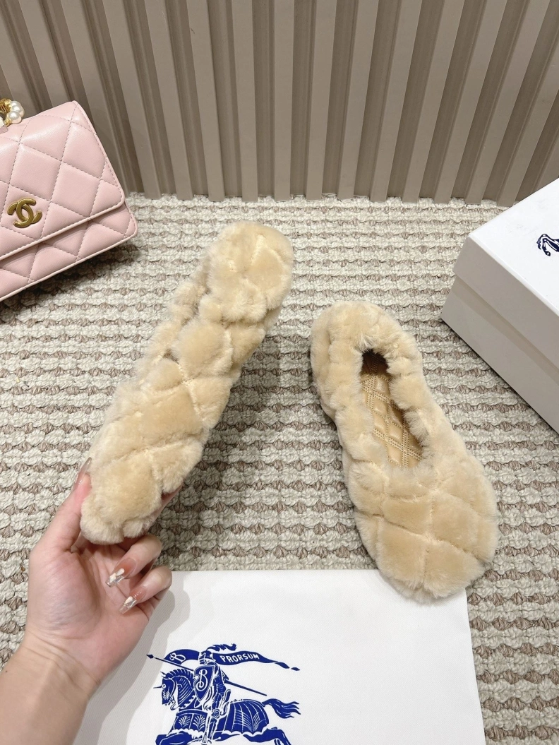 Trendsetting Bxrbxrry Flat Shoes 114907
