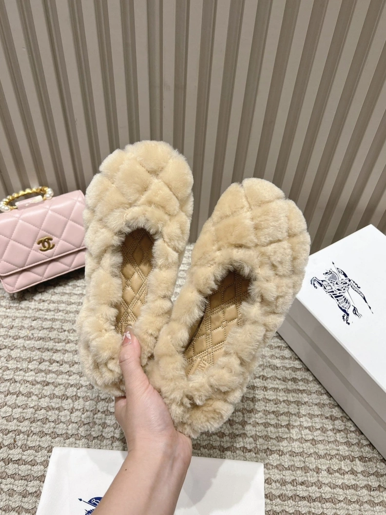 Trendsetting Bxrbxrry Flat Shoes 114907