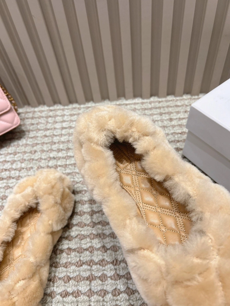 Trendsetting Bxrbxrry Flat Shoes 114907