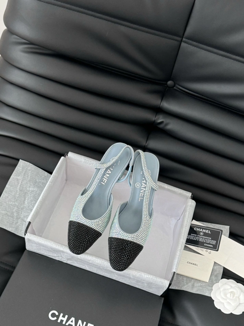 Cozy Chxnxl Sandals 120654