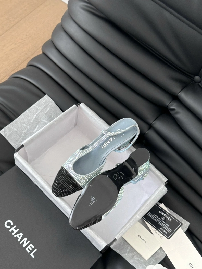 Cozy Chxnxl Sandals 120654