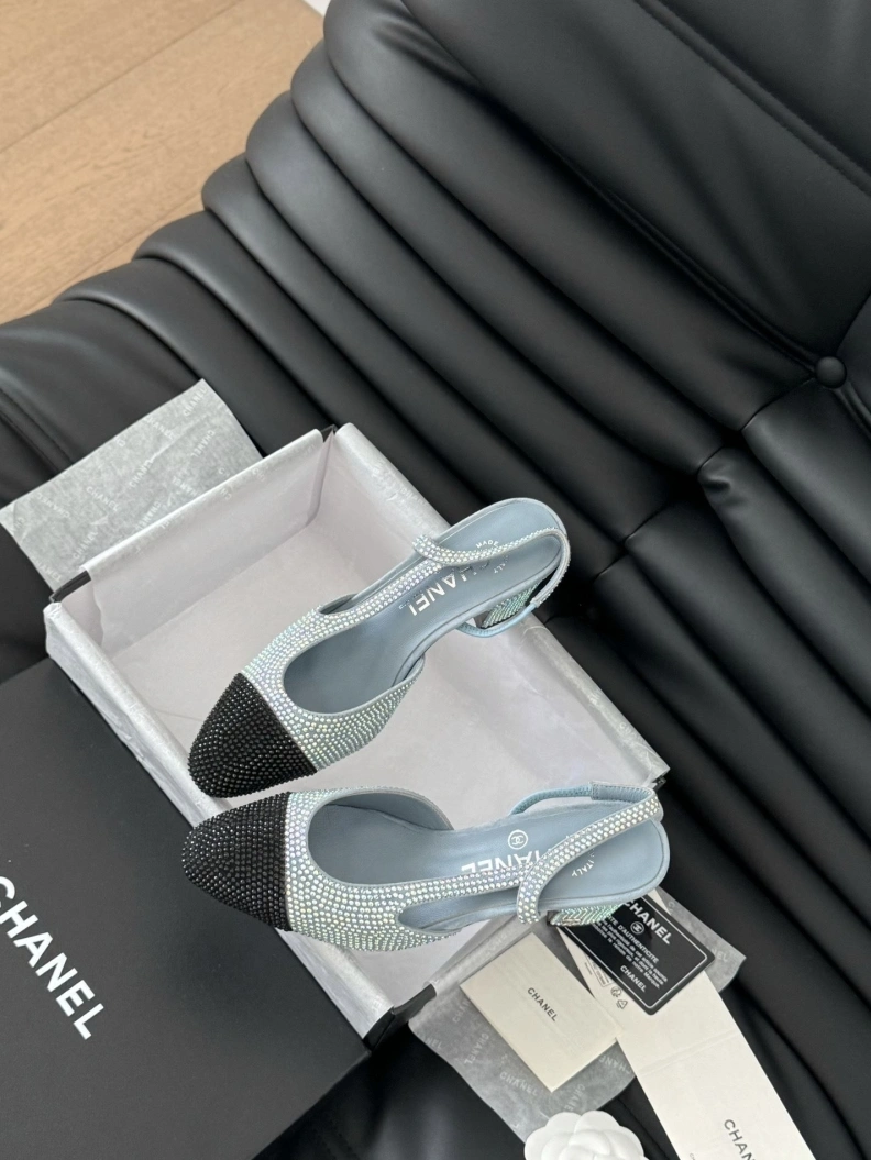 Cozy Chxnxl Sandals 120654