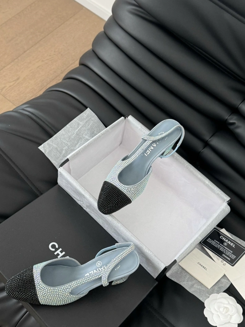 Cozy Chxnxl Sandals 120654
