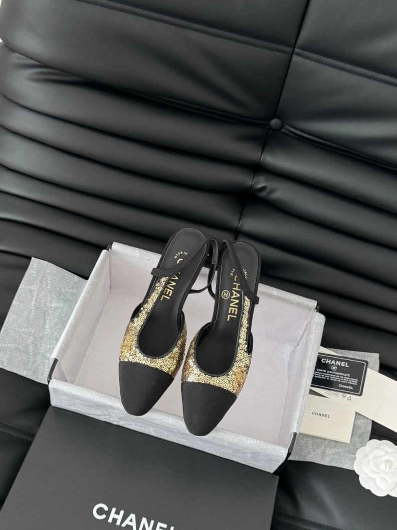 Versatile Chxnxl Sandals 120651