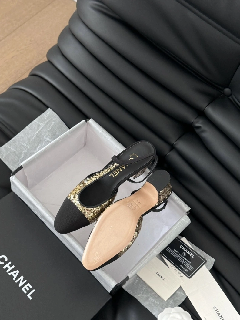 Versatile Chxnxl Sandals 120651