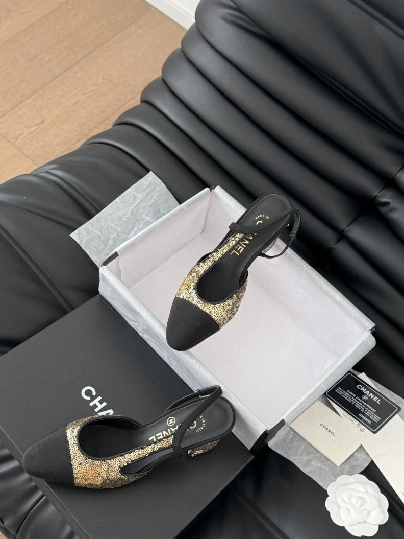 Versatile Chxnxl Sandals 120651