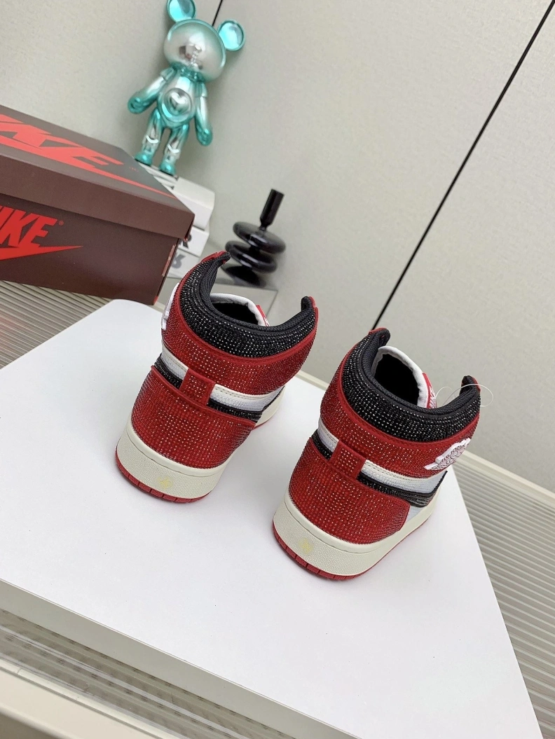 Sleek Nxkx Sneakers 199036