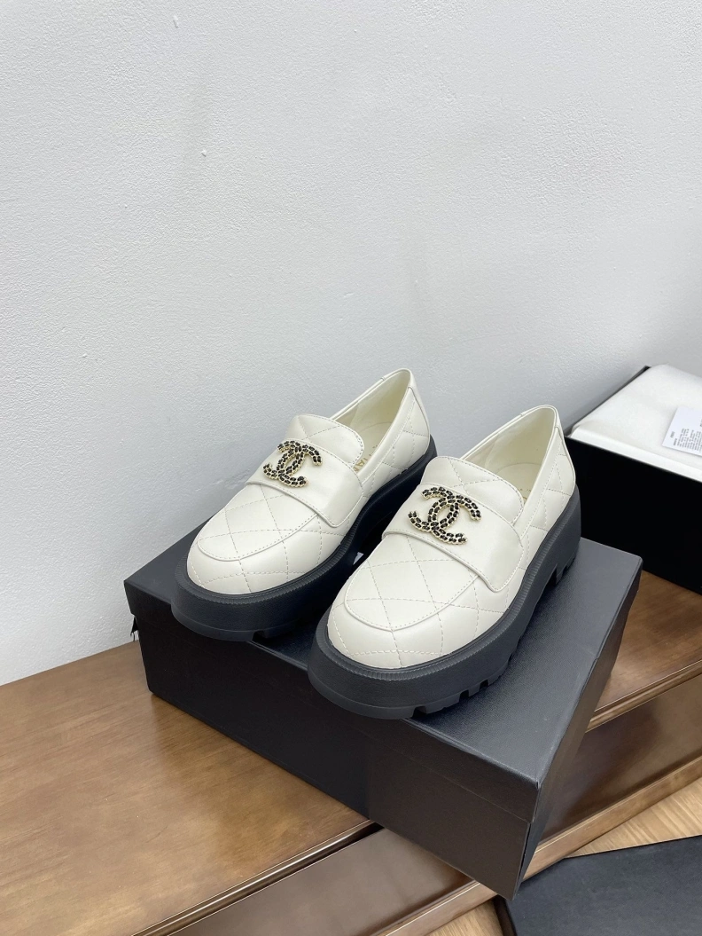 Bold Chxnxl Leather Shoes 120770