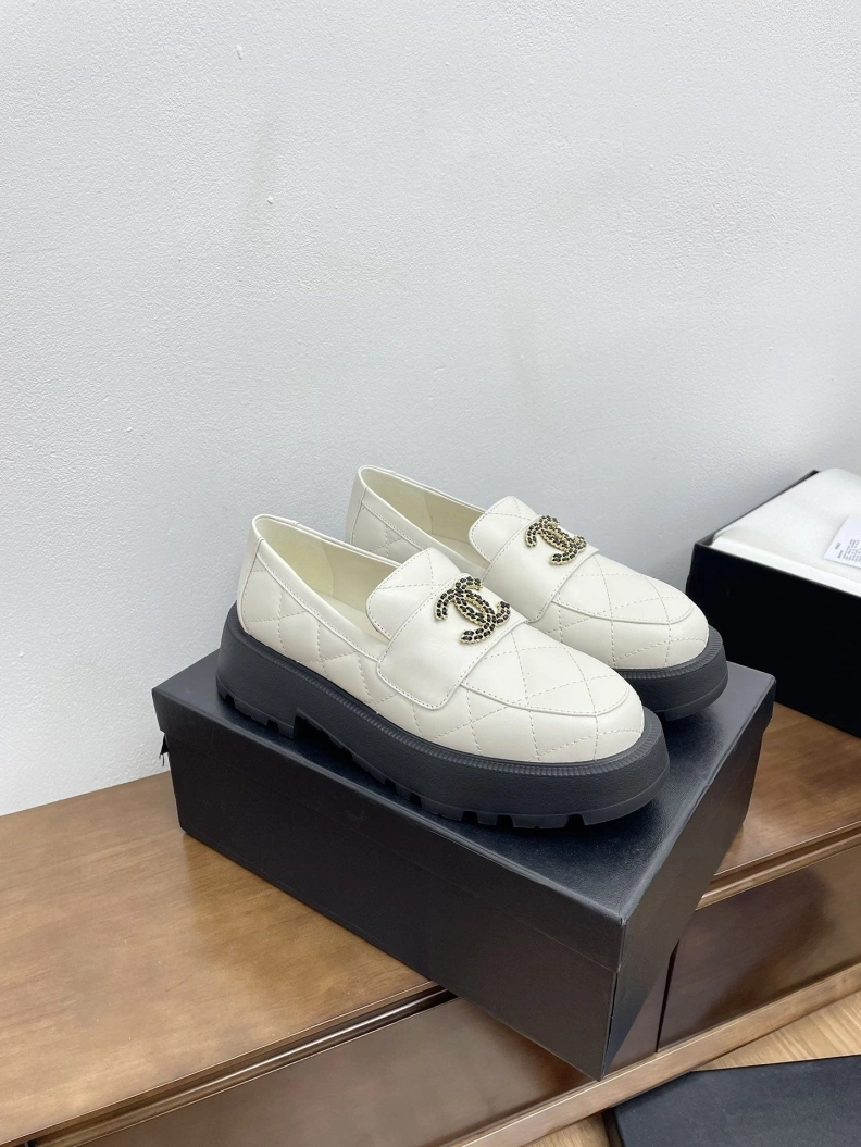 Bold Chxnxl Leather Shoes 120770