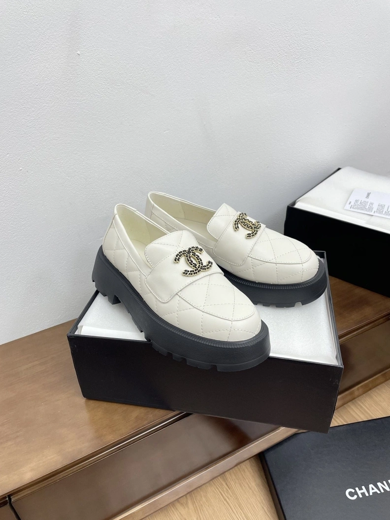 Bold Chxnxl Leather Shoes 120770