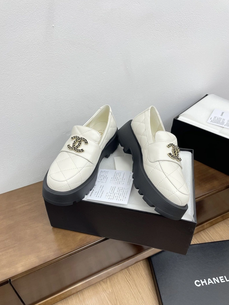 Bold Chxnxl Leather Shoes 120770