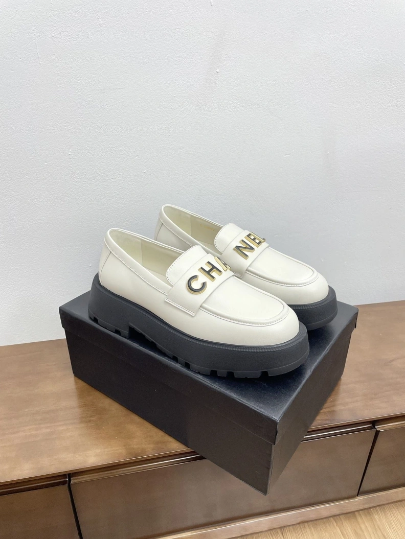 Vibrant Chxnxl Leather Shoes 120776
