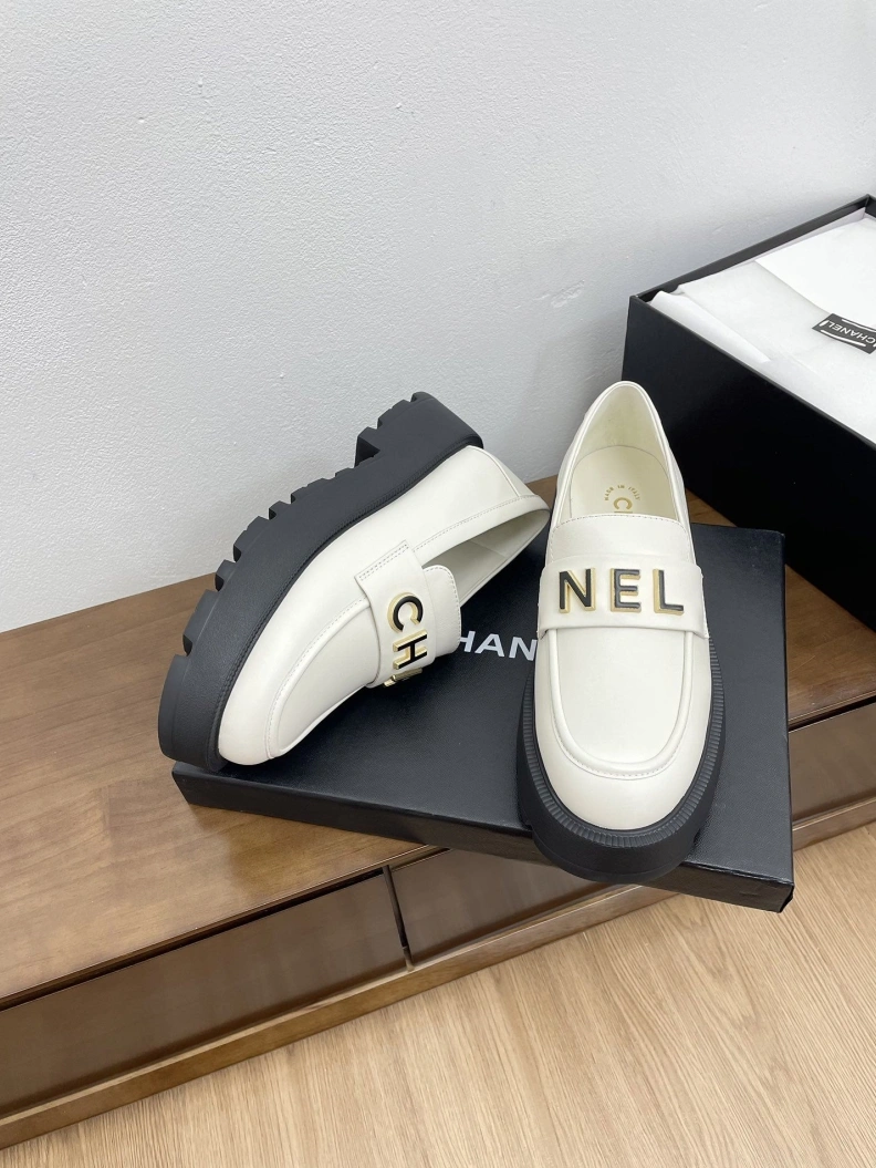Vibrant Chxnxl Leather Shoes 120776