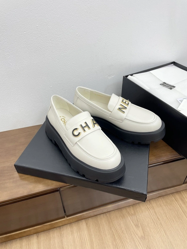 Vibrant Chxnxl Leather Shoes 120776