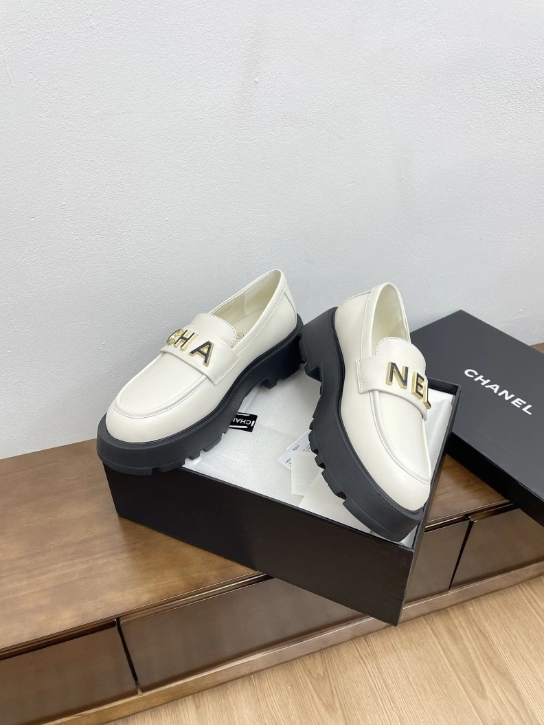 Vibrant Chxnxl Leather Shoes 120776