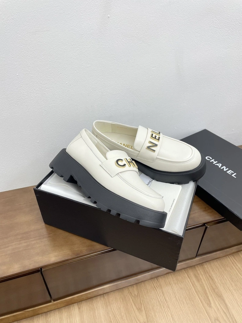 Vibrant Chxnxl Leather Shoes 120776
