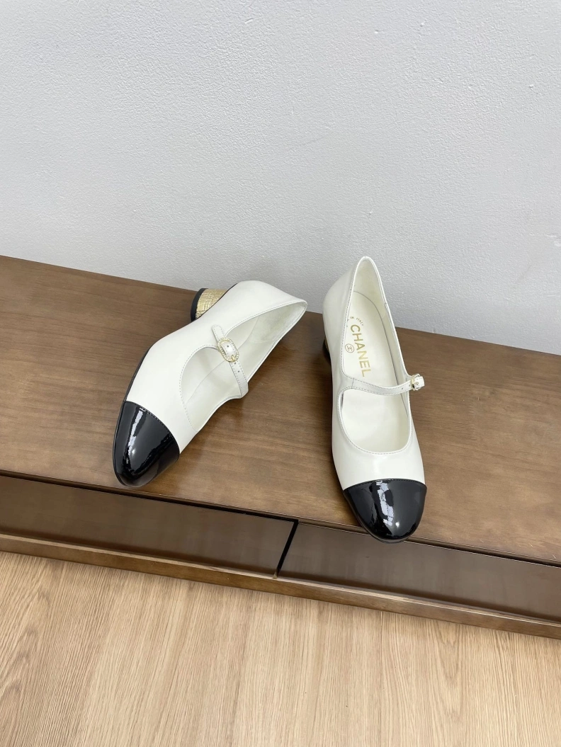 Bright Chxnxl Flat Shoes 121073