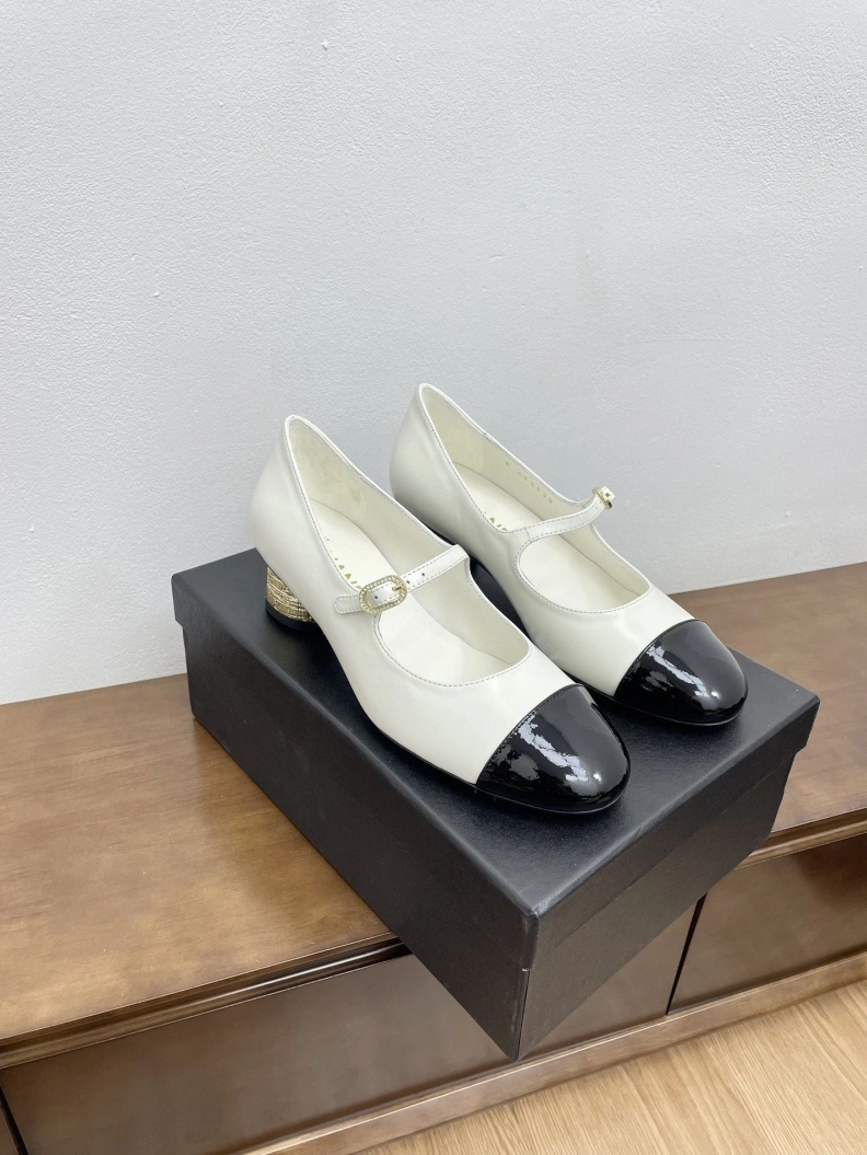 Bright Chxnxl Flat Shoes 121073