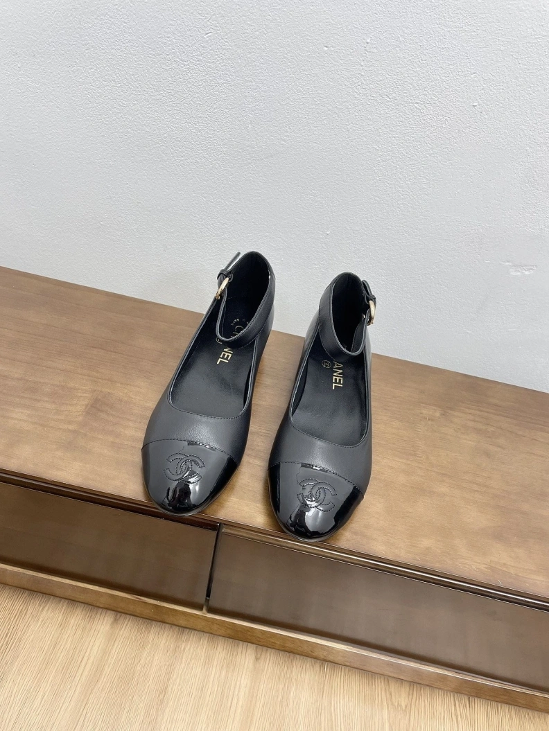 Refined Chxnxl Flat Shoes 121068