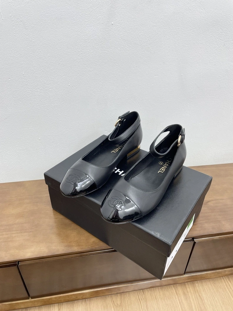 Refined Chxnxl Flat Shoes 121068