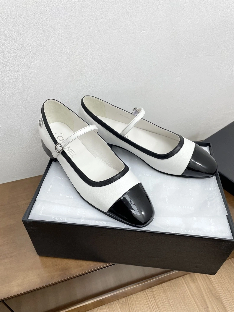 Lightweight Chxnxl Flat Shoes 121052