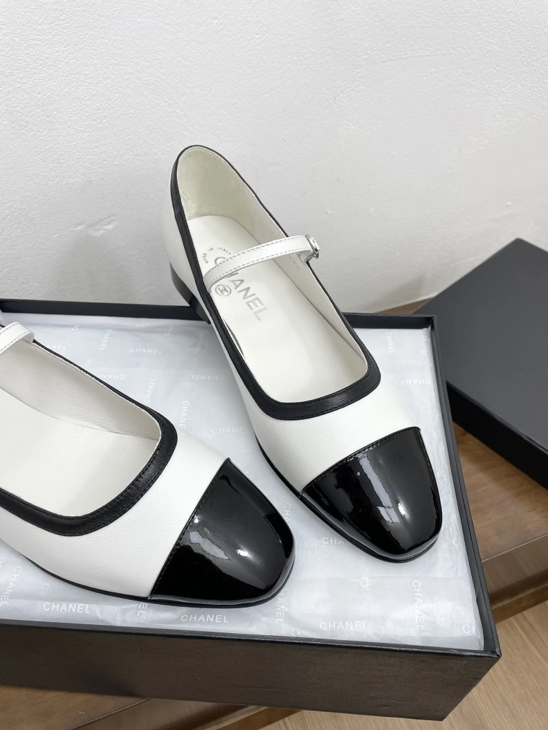 Lightweight Chxnxl Flat Shoes 121052