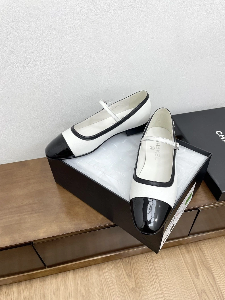 Lightweight Chxnxl Flat Shoes 121052