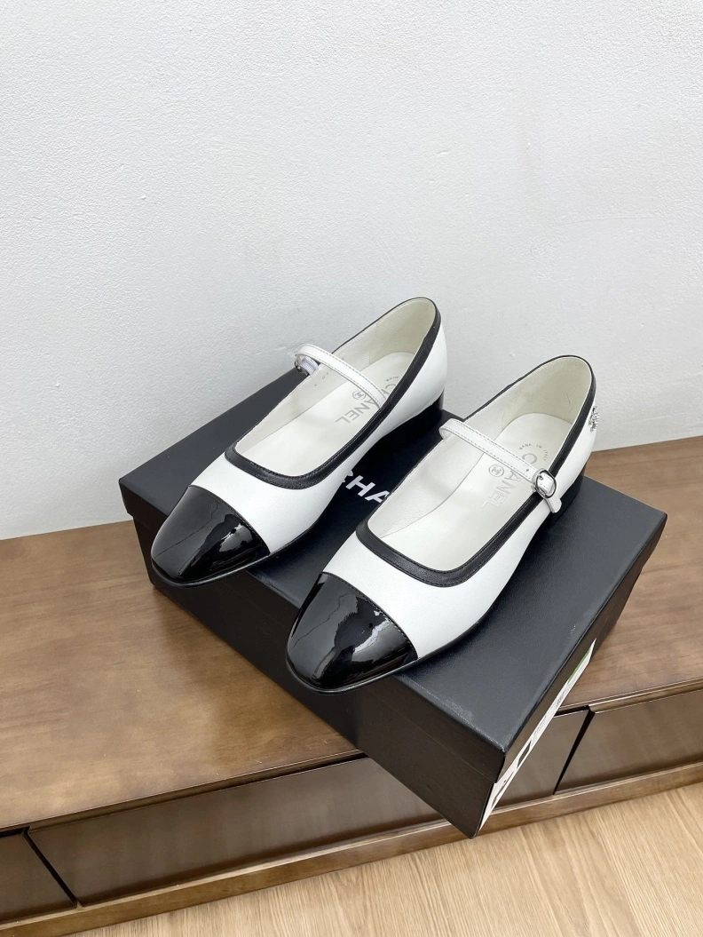 Lightweight Chxnxl Flat Shoes 121052
