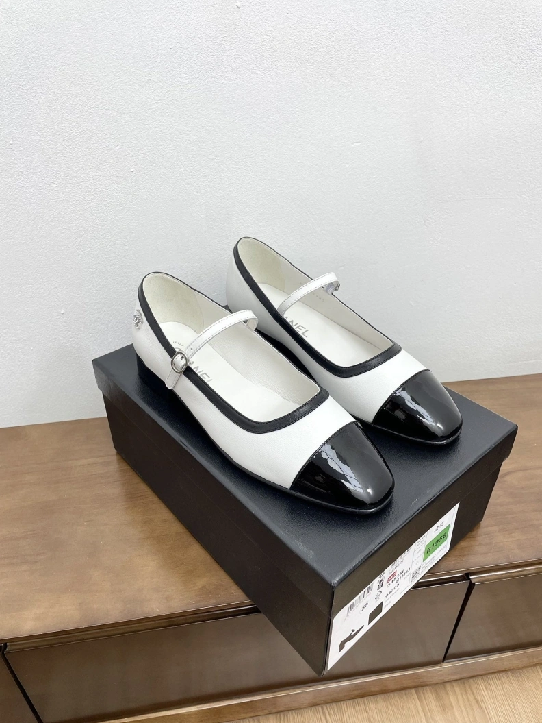 Lightweight Chxnxl Flat Shoes 121052