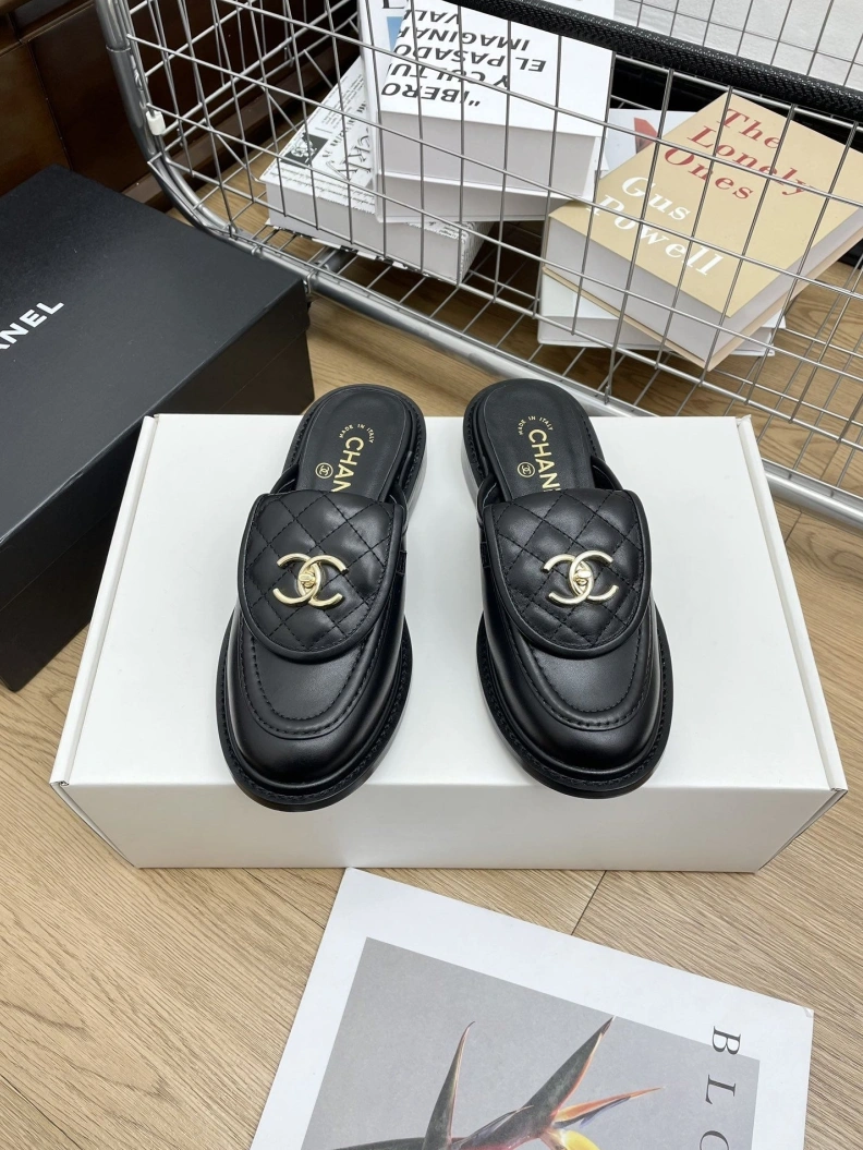 Fashionable Chxnxl Slippers 120179