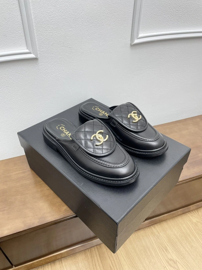 Fashionable Chxnxl Slippers 120179