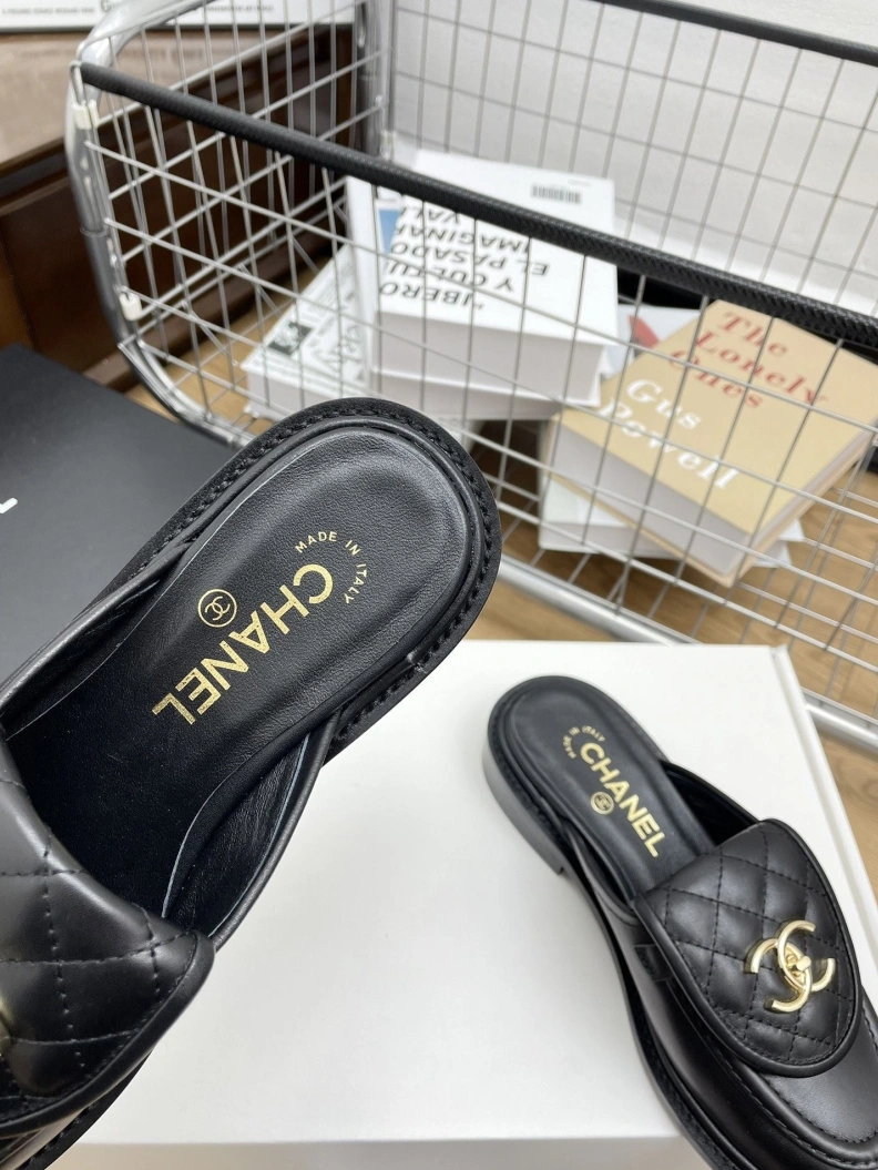 Fashionable Chxnxl Slippers 120179