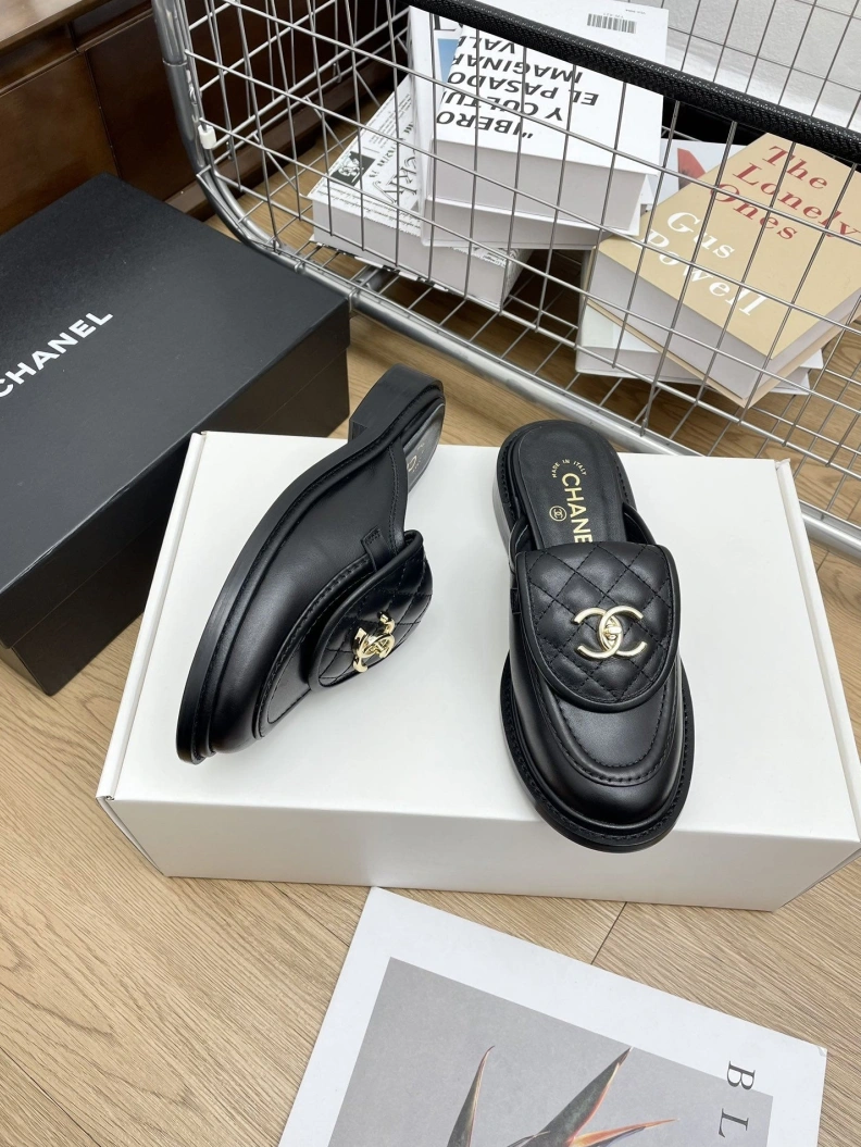 Fashionable Chxnxl Slippers 120179