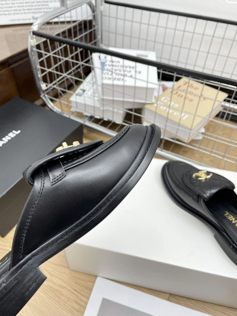 Fashionable Chxnxl Slippers 120179