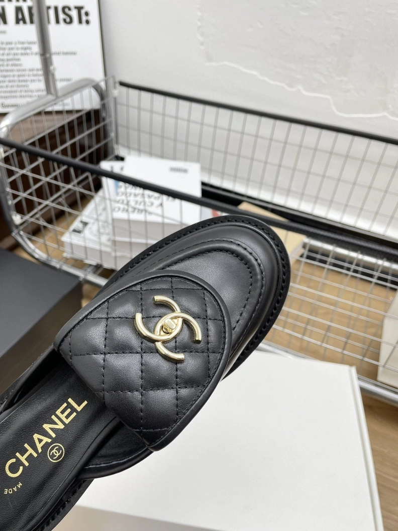 Fashionable Chxnxl Slippers 120179