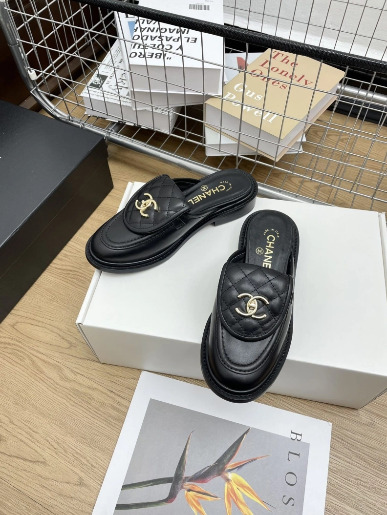 Fashionable Chxnxl Slippers 120179
