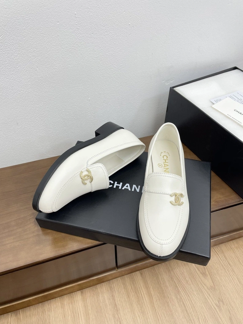 Bold Chxnxl Leather Shoes 120754