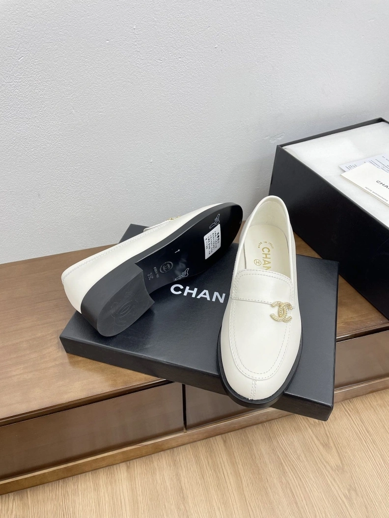 Bold Chxnxl Leather Shoes 120754