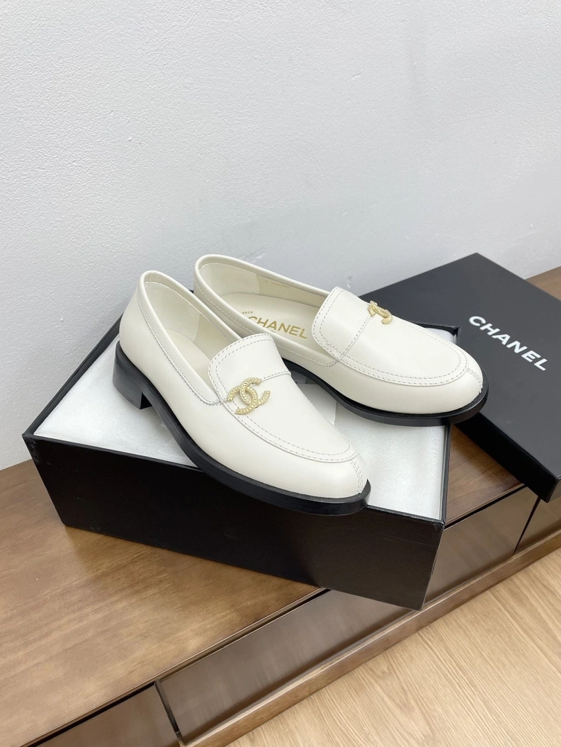 Bold Chxnxl Leather Shoes 120754