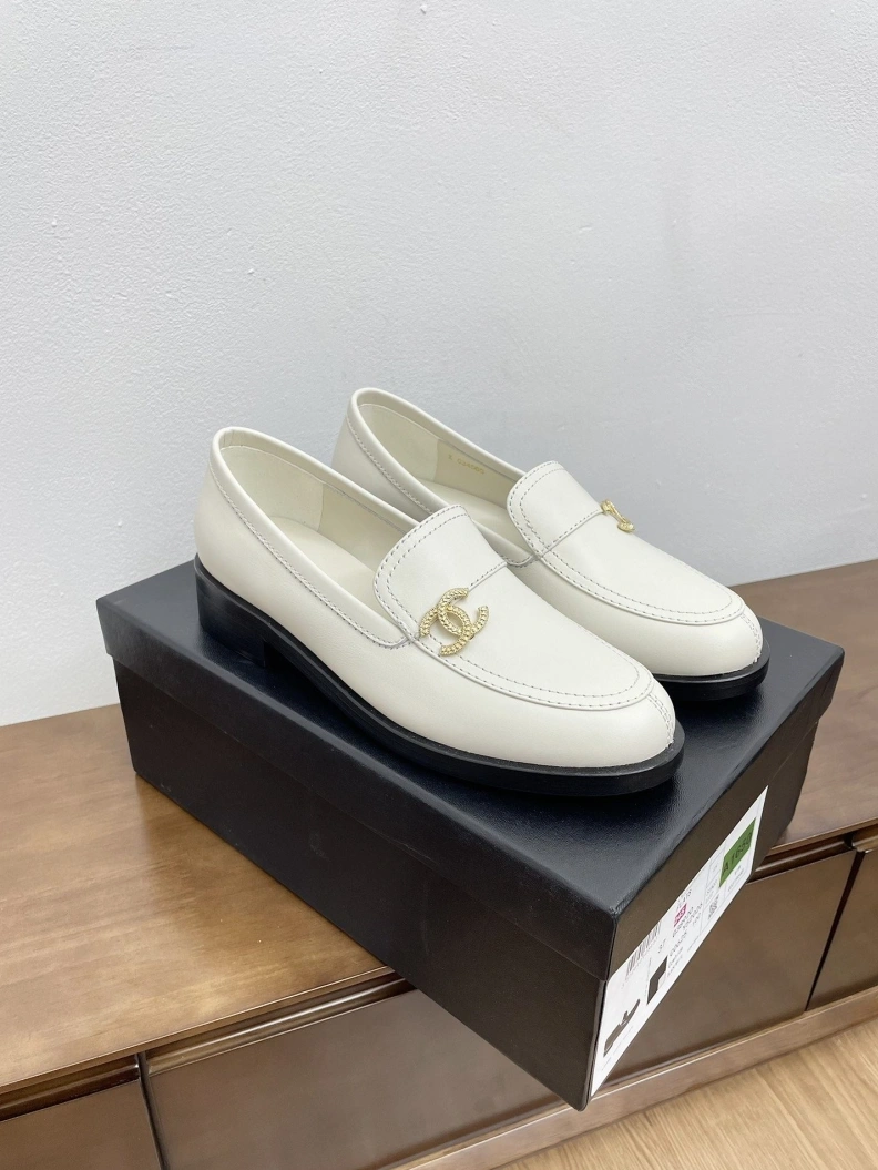 Bold Chxnxl Leather Shoes 120754