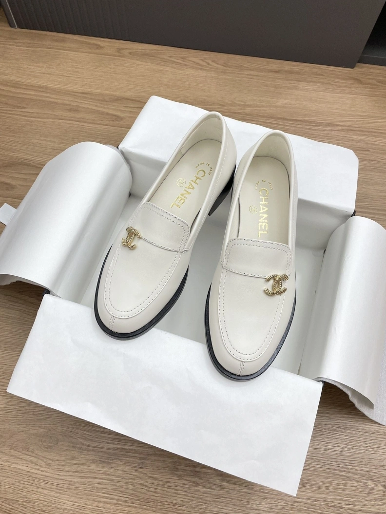 Bold Chxnxl Leather Shoes 120754