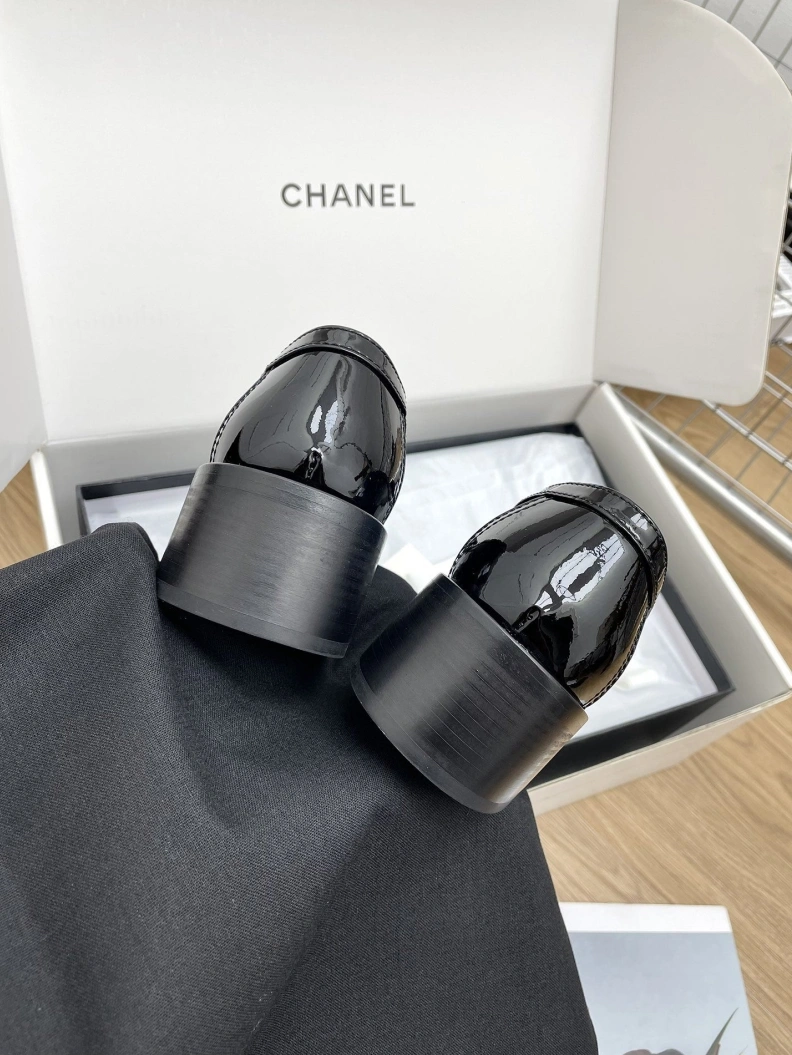 Sleek Chxnxl Leather Shoes 120765
