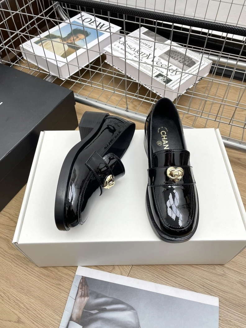 Sleek Chxnxl Leather Shoes 120765
