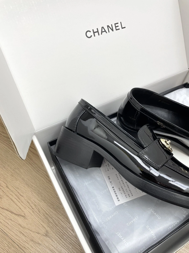 Sleek Chxnxl Leather Shoes 120765
